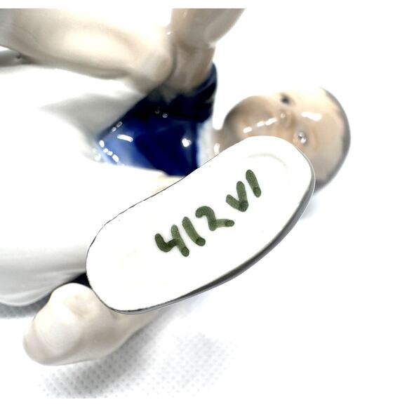 VINTAGE B & G BING AND GRONDAHL DICKIE BOY PORCELAIN FIGURINE NO. 412 VI DENMARK - Picture 6 of 9